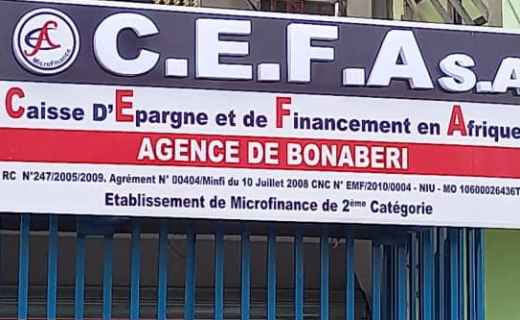 CEFA recois le prix de la meilleure microfinance de Bonaberi.
